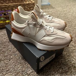 New Balance 327 Women’s 8.5